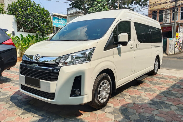Travel Jakarta Jogja Executive Hiace Premio Luxury